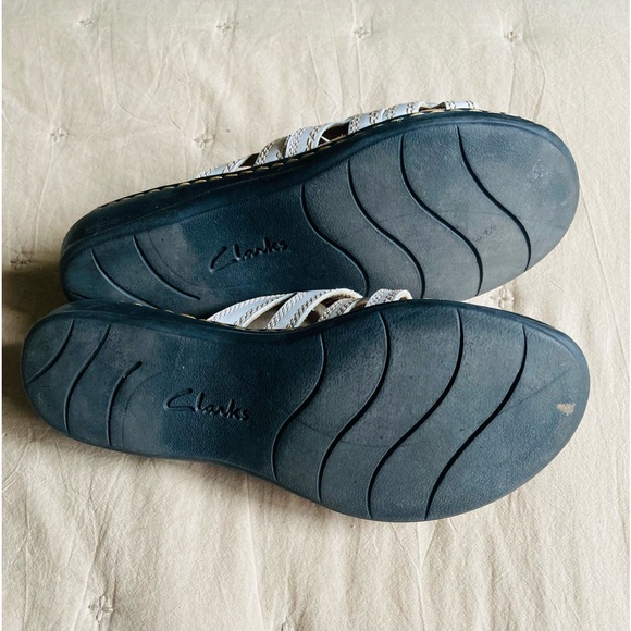 Clarks Comfy Leisa Sandals - Picture 2 of 3